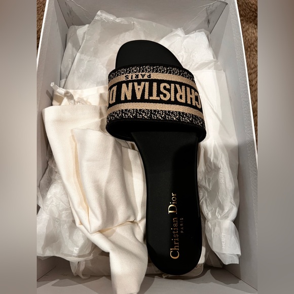 Brand New Christian Dior Slide Sandals EU size 38 U.S. Size 7 - Picture 3 of 6